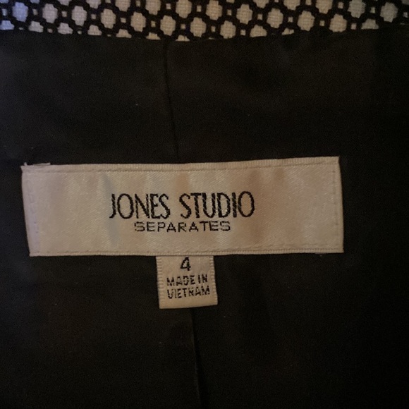 Blazer - Picture 2 of 4